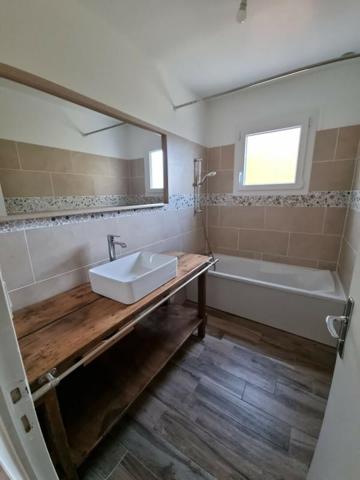 Beau pavillon 5 chambres sur sous sol