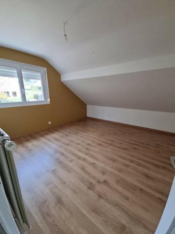 Beau pavillon 5 chambres sur sous sol