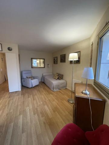 Cœur de ville, résidence senior Les Hespérides de Levallois , Grand studio 40m²