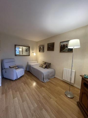 Cœur de ville, résidence senior Les Hespérides de Levallois , Grand studio 40m²