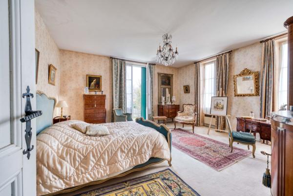 MAISON DE VILLE COEUR DE ST PIERRE D'OLERON 6/8 CHAMBRES