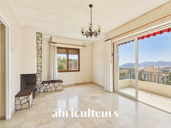 Appartement dans maison Vue mer panoramique en vente dans le Quartier du Coteau Saint-Pierre 93 m² (06150)