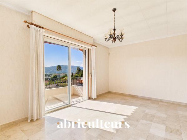 Appartement dans maison Vue mer panoramique en vente dans le Quartier du Coteau Saint-Pierre 93 m² (06150)