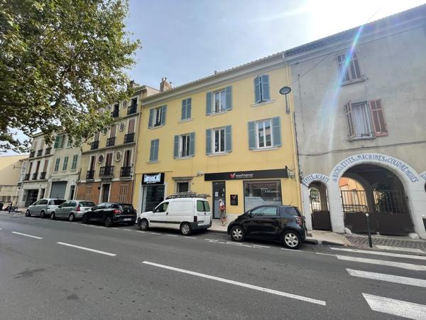 Appartement
         2 pièces
        - 39 m² 139 000 € *