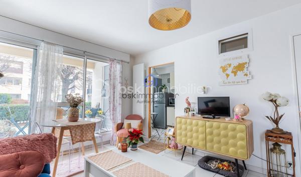 Aurélie ANOTO BSK Immobilier (06-43-38-29-90) vous propose en exclusivité :

COUP DE COEUR pour ce studio de 31m2, au RDC avec TERRASSE, situé dans la résidence SECURISEE SAINT-HUBERT, qui se compose d'une entrée avec rangement, d'un séjour offrant un accès direct à la TERRASSE , d'une cuisine équipée et aménagée ainsi que d'une salle d'eau avec wc.
Une place de parking privative complète ce bien .

Idéal pour un premier achat, un investissement ou un pied-à-terre de qualité.
A VISITER SANS TARDER !

Besoin d'informations complémentaires ?
Vous souhaitez faire estimer votre bien ?
Contactez moi au 06-43-38-29-90