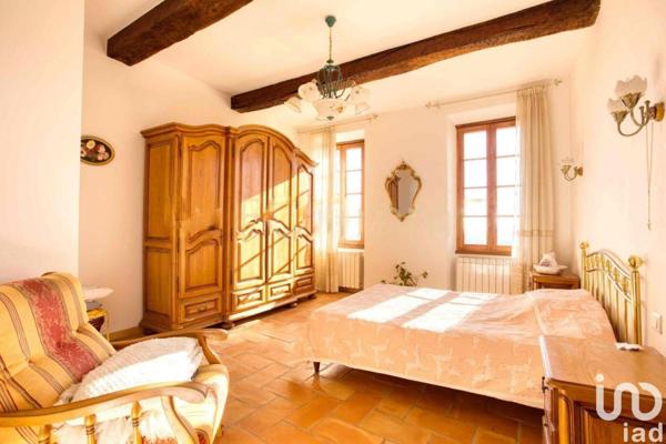 Maison 5 pièces de 200 m² à Châteauneuf-Grasse (06740)