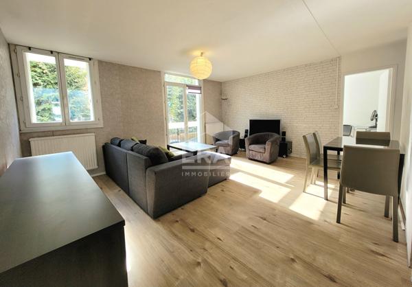 PAU -  Location meublée - Appartement T4 de 84m² avec garage et balcon