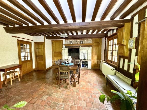 Élégante propriété normande du XIXᵉ siècle – Maison principale, Maison d’amis, dépendances, Parc Paysager