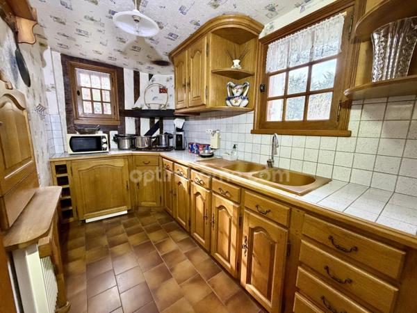 Élégante propriété normande du XIXᵉ siècle – Maison principale, Maison d’amis, dépendances, Parc Paysager