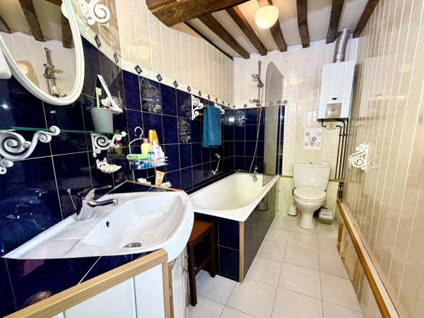 Élégante propriété normande du XIXᵉ siècle – Maison principale, Maison d’amis, dépendances, Parc Paysager