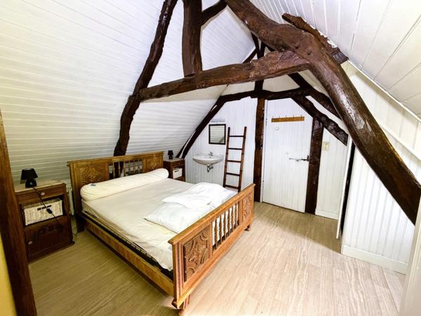 Élégante propriété normande du XIXᵉ siècle – Maison principale, Maison d’amis, dépendances, Parc Paysager