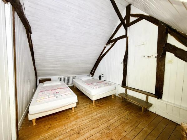 Élégante propriété normande du XIXᵉ siècle – Maison principale, Maison d’amis, dépendances, Parc Paysager