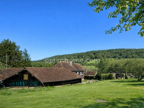 Élégante propriété normande du XIXᵉ siècle – Maison principale, Maison d’amis, dépendances, Parc Paysager