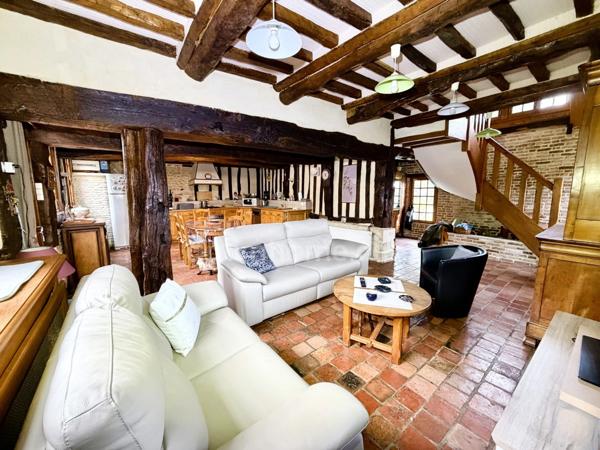 Élégante propriété normande du XIXᵉ siècle – Maison principale, Maison d’amis, dépendances, Parc Paysager