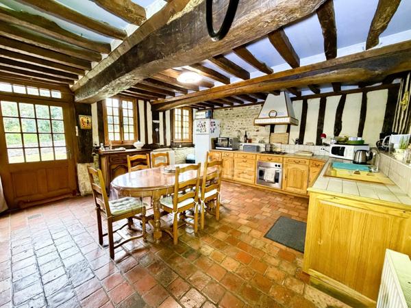 Élégante propriété normande du XIXᵉ siècle – Maison principale, Maison d’amis, dépendances, Parc Paysager