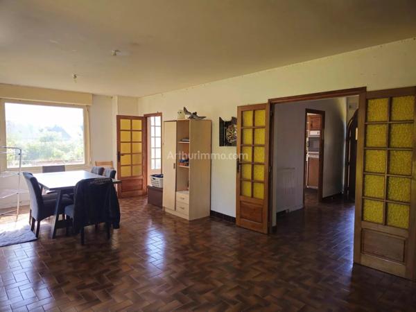 Vente                                                      Maison
                        
                     7 pièces                      133 m2                     à Guingamp