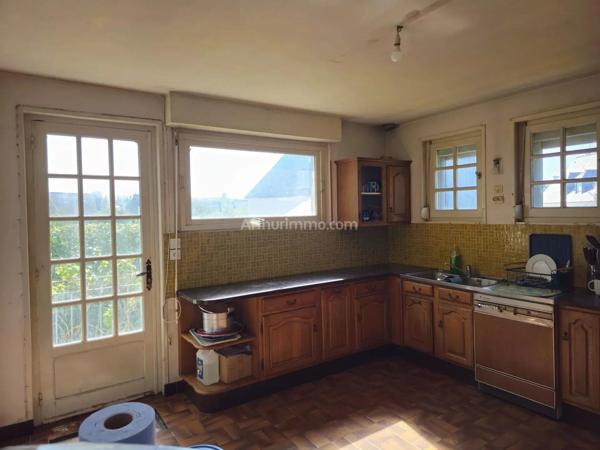 Vente                                                      Maison
                        
                     7 pièces                      133 m2                     à Guingamp