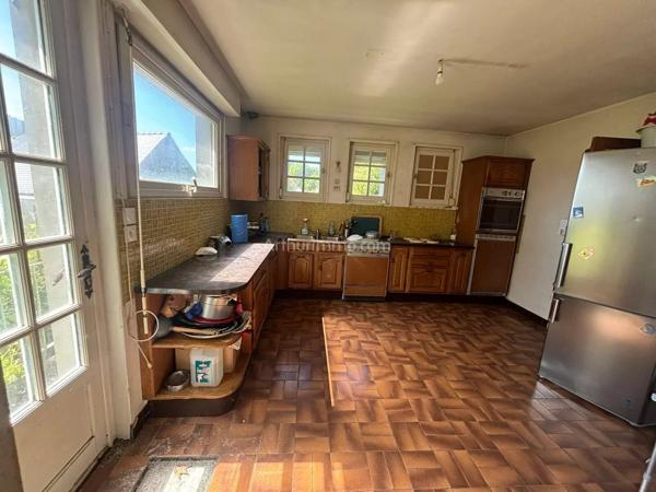 Vente                                                      Maison
                        
                     7 pièces                      133 m2                     à Guingamp