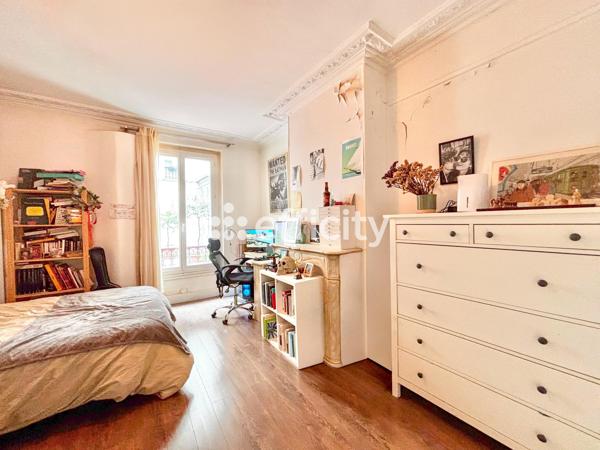Appartement
         2 pièces
        - 30 m² 320 000 € *