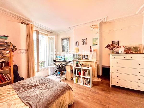 Appartement
         2 pièces
        - 30 m² 320 000 € *