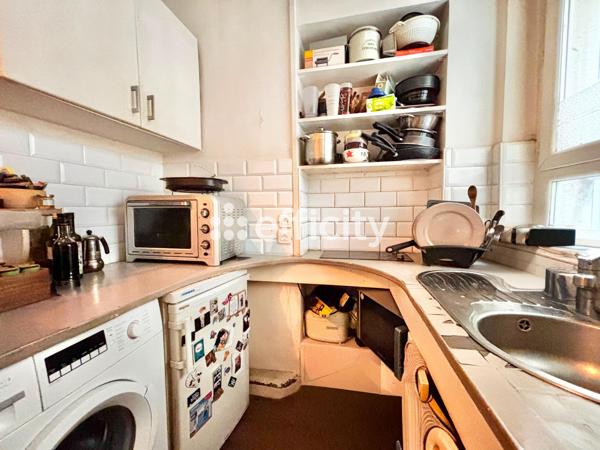 Appartement
         2 pièces
        - 30 m² 320 000 € *