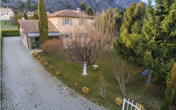 Maison à vendre    4 pièces • 171 m2 La Saulce