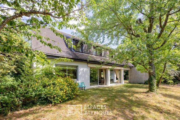 Maison d’architecte seventies à réinventer au pied des vignes