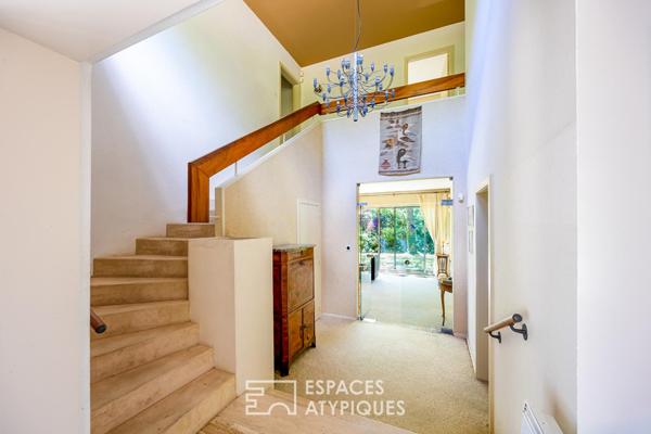 Maison d’architecte seventies à réinventer au pied des vignes