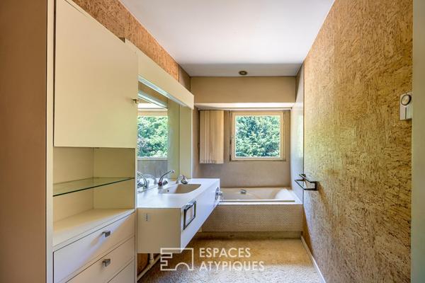 Maison d’architecte seventies à réinventer au pied des vignes