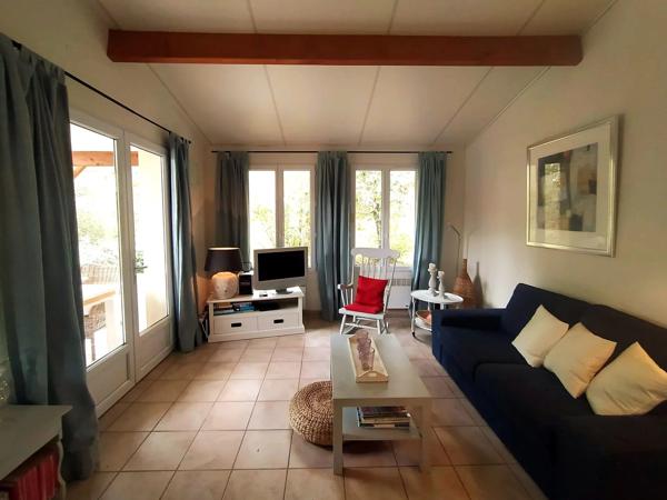 Maison de vacances de 3 chambres avec piscine commune, à proximité du lac et du village