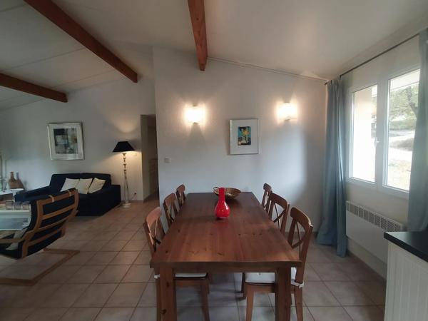 Maison de vacances de 3 chambres avec piscine commune, à proximité du lac et du village
