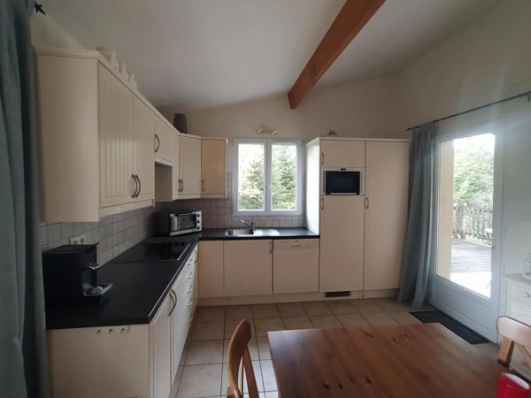 Maison de vacances de 3 chambres avec piscine commune, à proximité du lac et du village