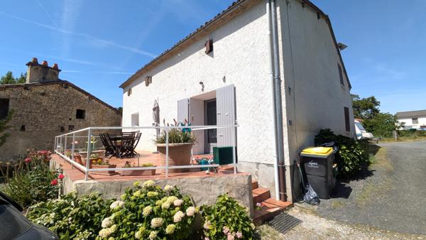Maison de bourg  avec jardin + dépendances