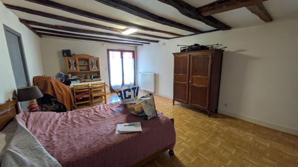 Maison de bourg  avec jardin + dépendances