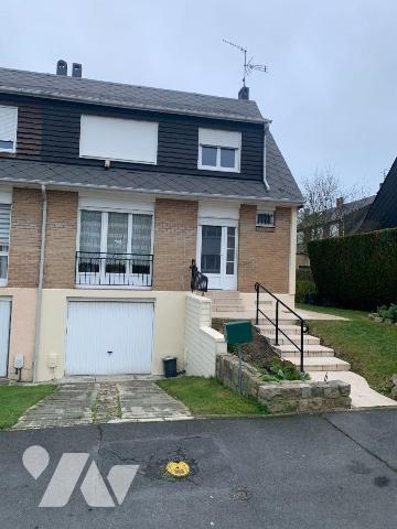 Maison semi individuelle sur sous-sol complet comprenant:
- Rez-de-chaussée: entrée, séjour, c...