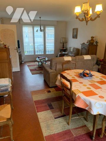 Maison semi individuelle sur sous-sol complet comprenant:
- Rez-de-chaussée: entrée, séjour, c...