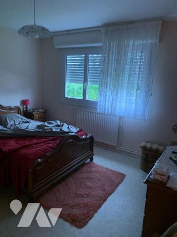 Maison semi individuelle sur sous-sol complet comprenant:
- Rez-de-chaussée: entrée, séjour, c...