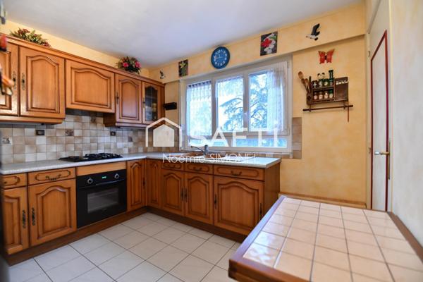 Appartement de quatre pièces !! Ravalement règle par les vendeurs !!
