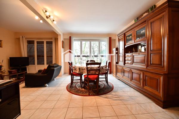 Appartement de quatre pièces !! Ravalement règle par les vendeurs !!
