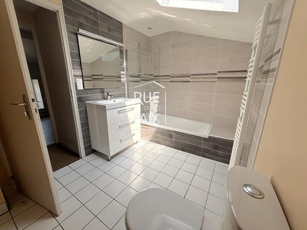 86190 VOUILLE IMMEUBLE DE RAPPORT EMPLACEMENT RARE EXCELLENT POTENTIEL