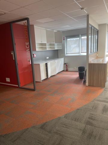 Le Mans (72000) PLATEAU DE BUREAUX 307 M² - ZONE FRANCHE