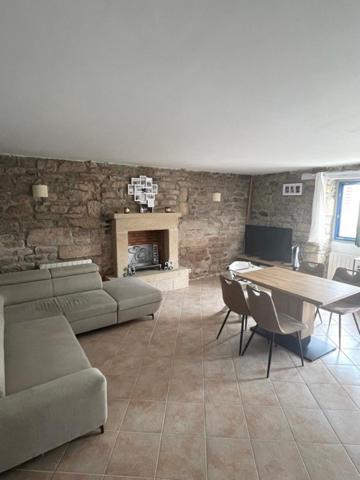 Peaule: petite maison en pierre en impasse!