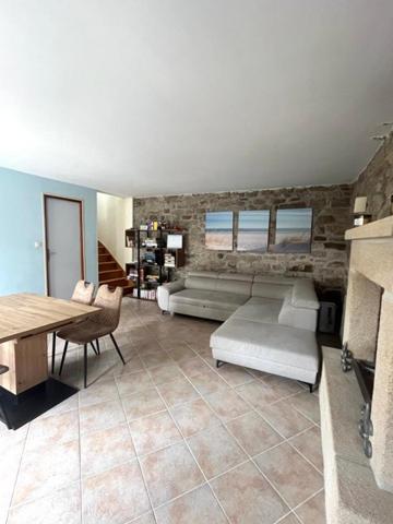 Peaule: petite maison en pierre en impasse!