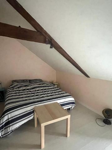 Peaule: petite maison en pierre en impasse!