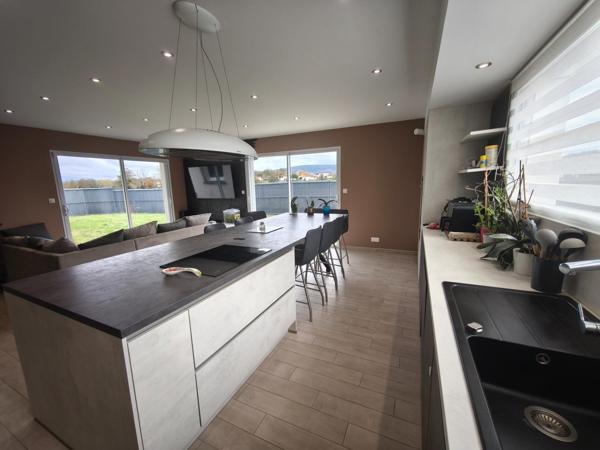 MAISON 130M²,SECTEUR MONTAGNAT, PLEIN-PIEDS, 4 CHAMBRES, UNE SALLE D'EAU , UNE SALLE DE BAIN