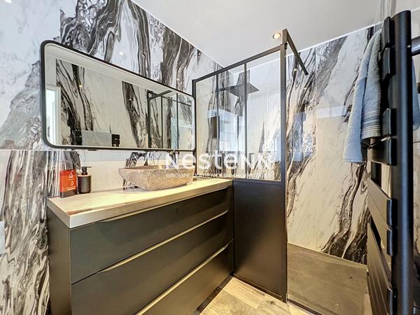 Golfe-Juan - 2P - 45m² - 2 min à pied de la mer - Terrasse - Sud - Cave - Meublé et équipé