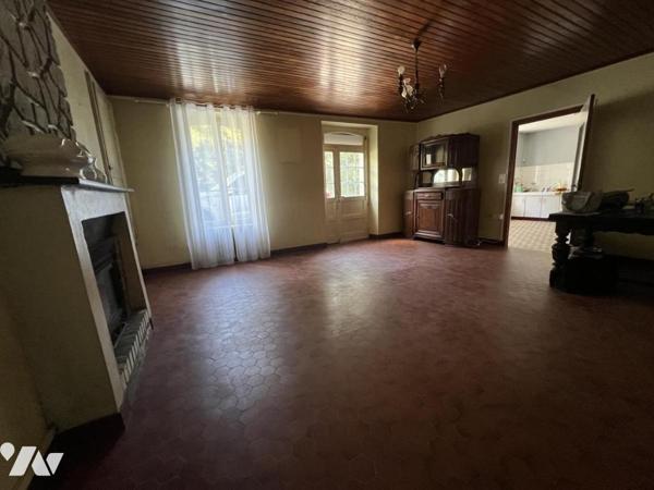 INZINZAC LOCHRIST maison en pierre avec travaux de type 6 sur 1388 M² de terrain