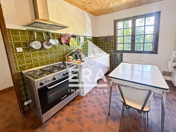 Maison de plain pied à rénover avec 900m2 de terrain à Eyragues 