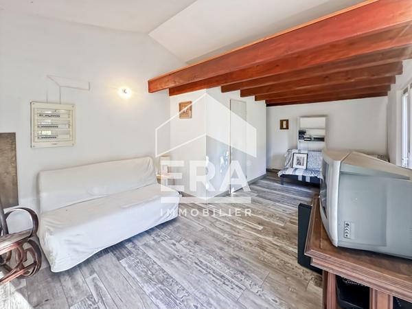 Maison de plain pied à rénover avec 900m2 de terrain à Eyragues 