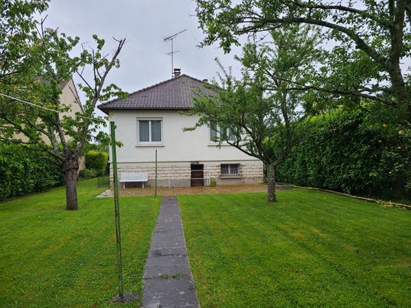 Maison individuelle sur un grand terrain  de 685 M2